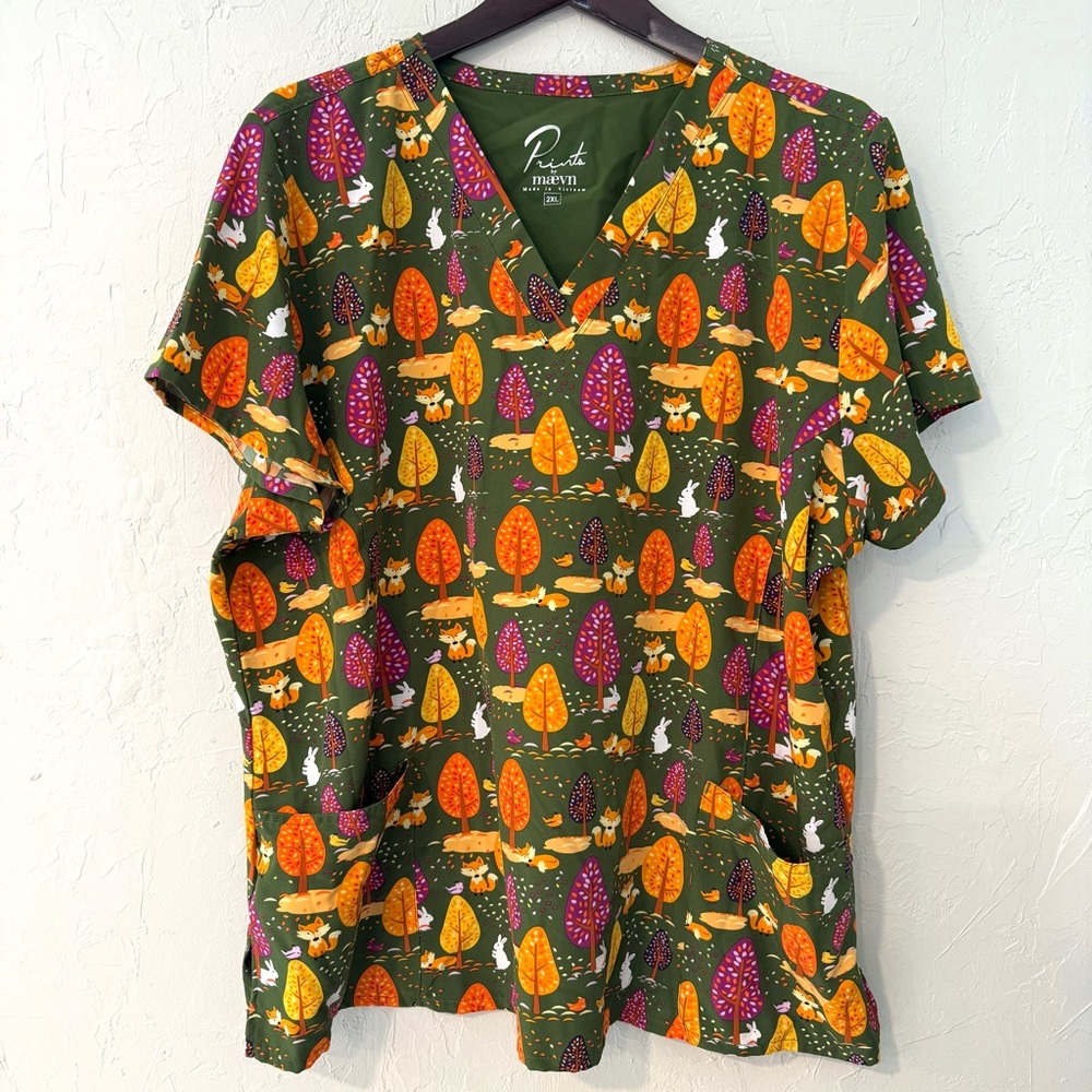 Maevn-Prints-Women’s Scrub Top-Fox/Woodland Fall Pattern-Green-Size 2X-EUC